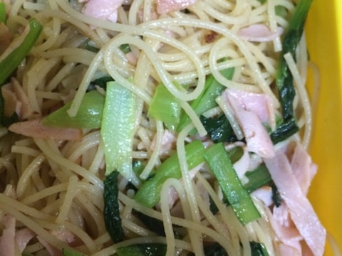 お弁当にも‼︎小松菜とハムのパスタ( *´艸｀)